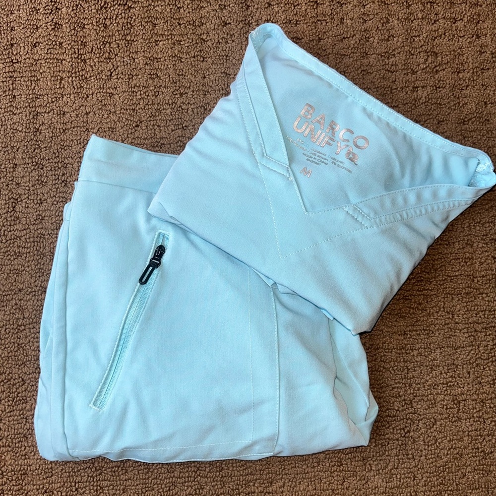 Barco Unify Light Blue Scrub Set, size m, with pockets